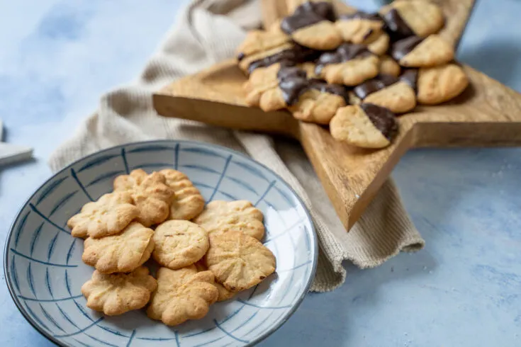 Einfaches Marzipan Spritzgebäck für die Weihnachtszeit.