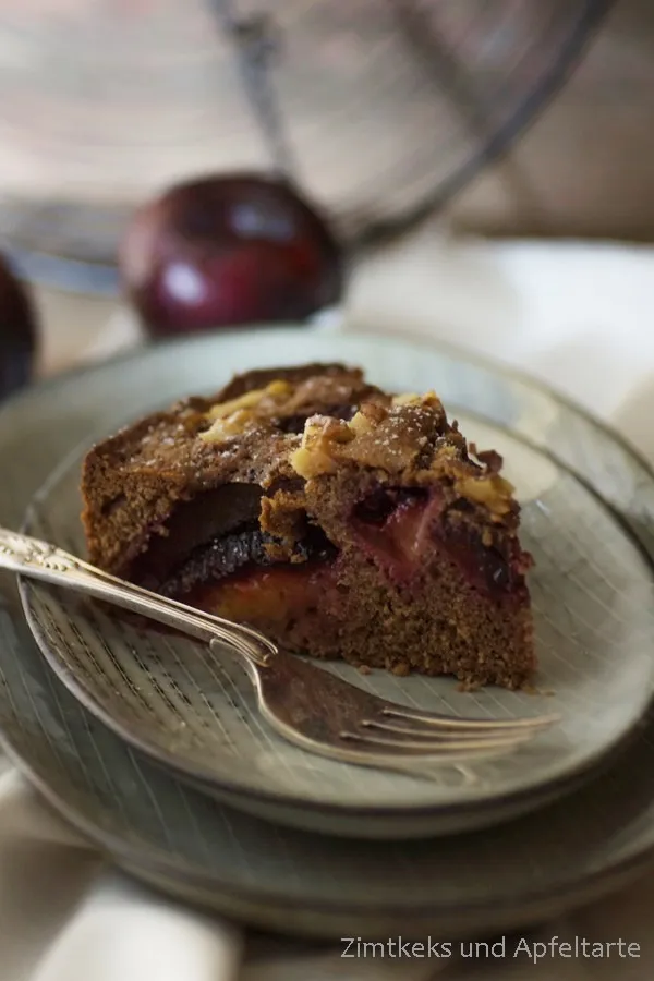 Einfaches Rezept für einen Schokoladen-Zwetschgenkuchen mit Walnüssen