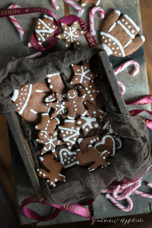Einfaches Rezept für Lebkuchen Plätzchen zum Naschen und Dekorieren, festliche Bäckerei