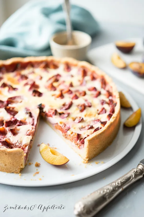 Einfaches und gelingsicheres Rezept für einen Zwetschgenkuchen mit Schmandguss