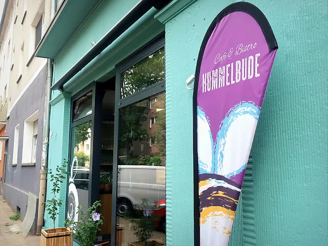 Eingang der Hummelbude Essen an der Lüneburger Straße, einladend und gut sichtbar in Essen-Frohnhausen.