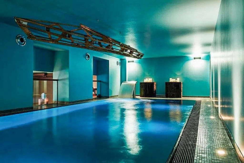 Elegante Hotelbar oder Lobbybereich im Designhotel ZUM LÖWEN