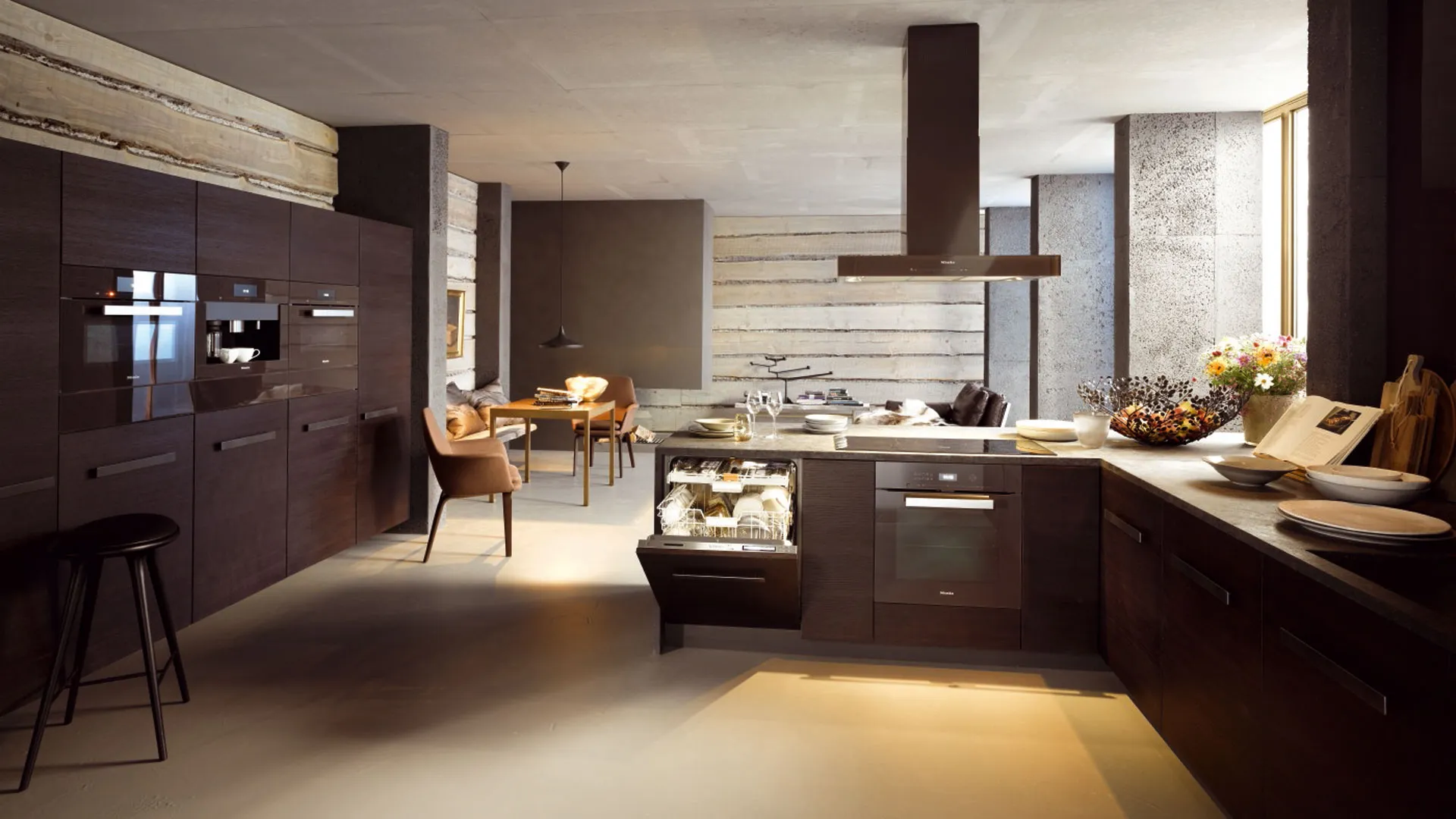 Elegante Miele Einbau-Kaffeemaschine für höchsten Genuss, Teil des Sortiments von Prinz Küchengeräte