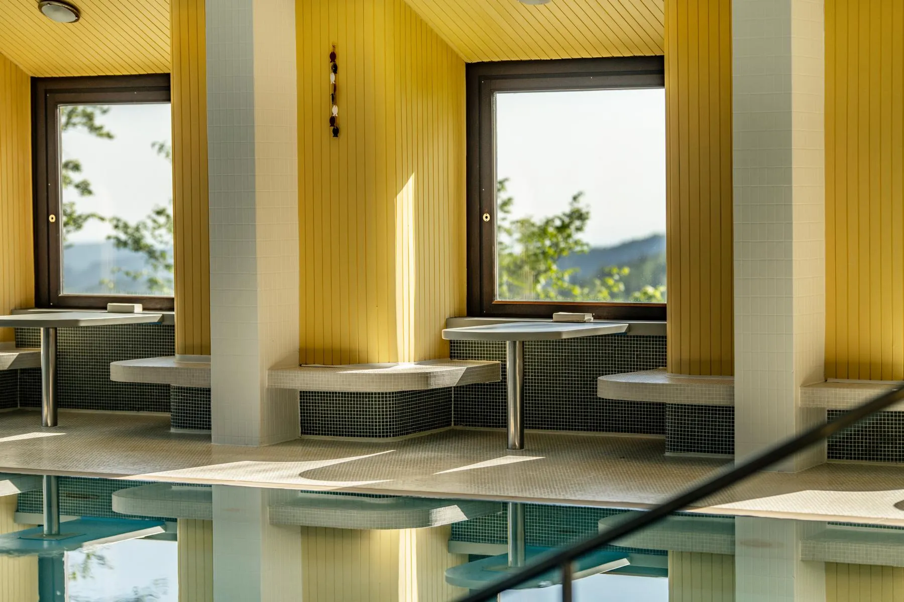 Entspannung im Schwimmbad des Sporthotels Semmering