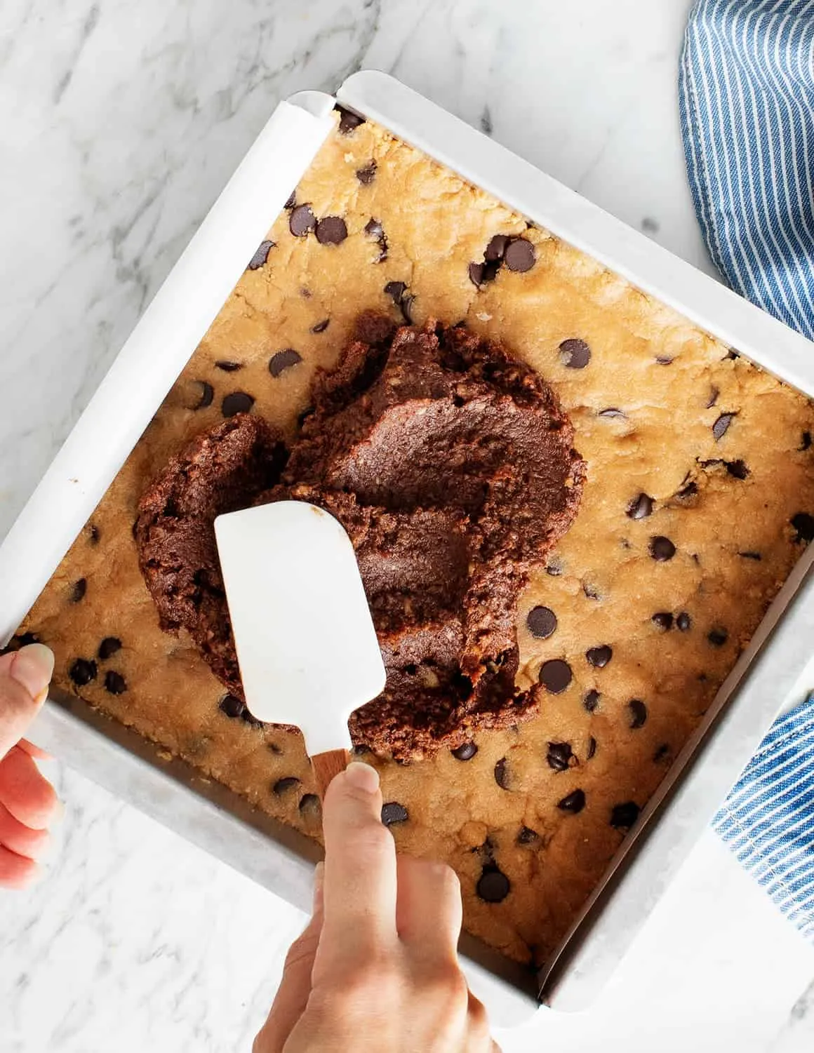 Erdnussbutter-Schokoladen-Keksriegel, vegan und ohne Backen