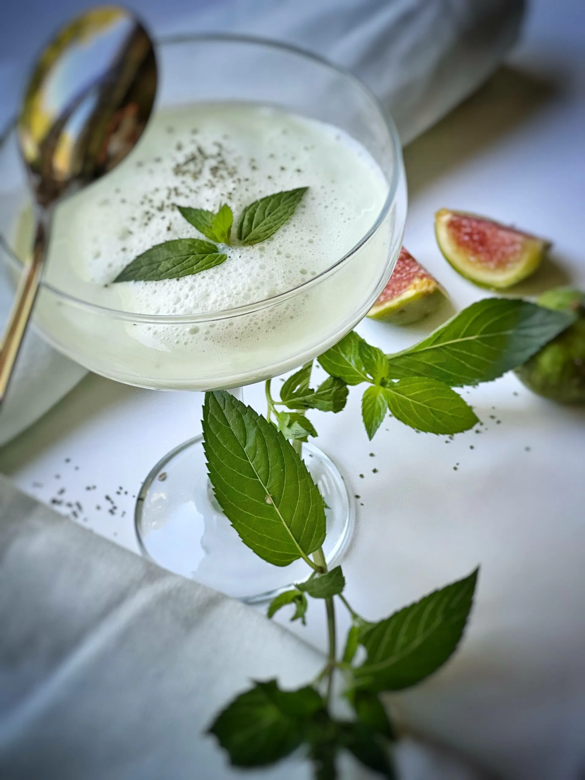 Erfrischende Gurken-Kaltschale, gedämpfte Gurken für besseres Aroma