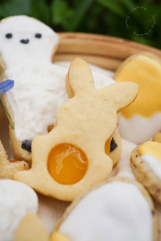 Erfrischende Zitronen-Osterkekse als Häschen, gefüllt mit hausgemachtem Lemon Curd und liebevoll dekoriert