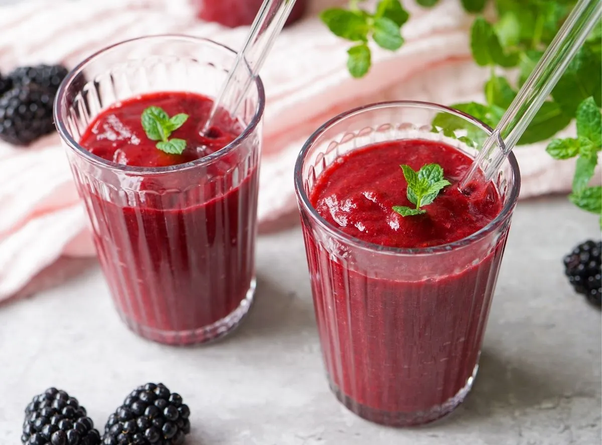 Erfrischender Brombeer Smoothie, perfekt für den Sommer