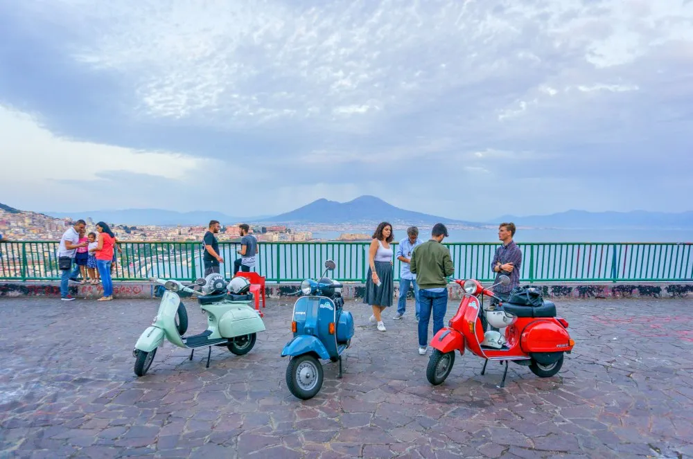 Erlebnisreiche Vespa-Tour durch die engen Gassen Neapels
