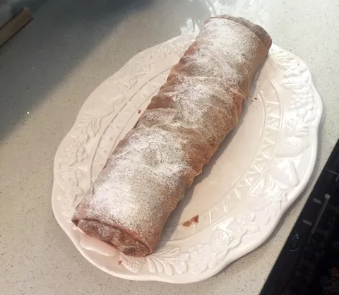 Erster selbstgemachter Apfelstrudel von Jadranka, dank diesem Strudel Rezept