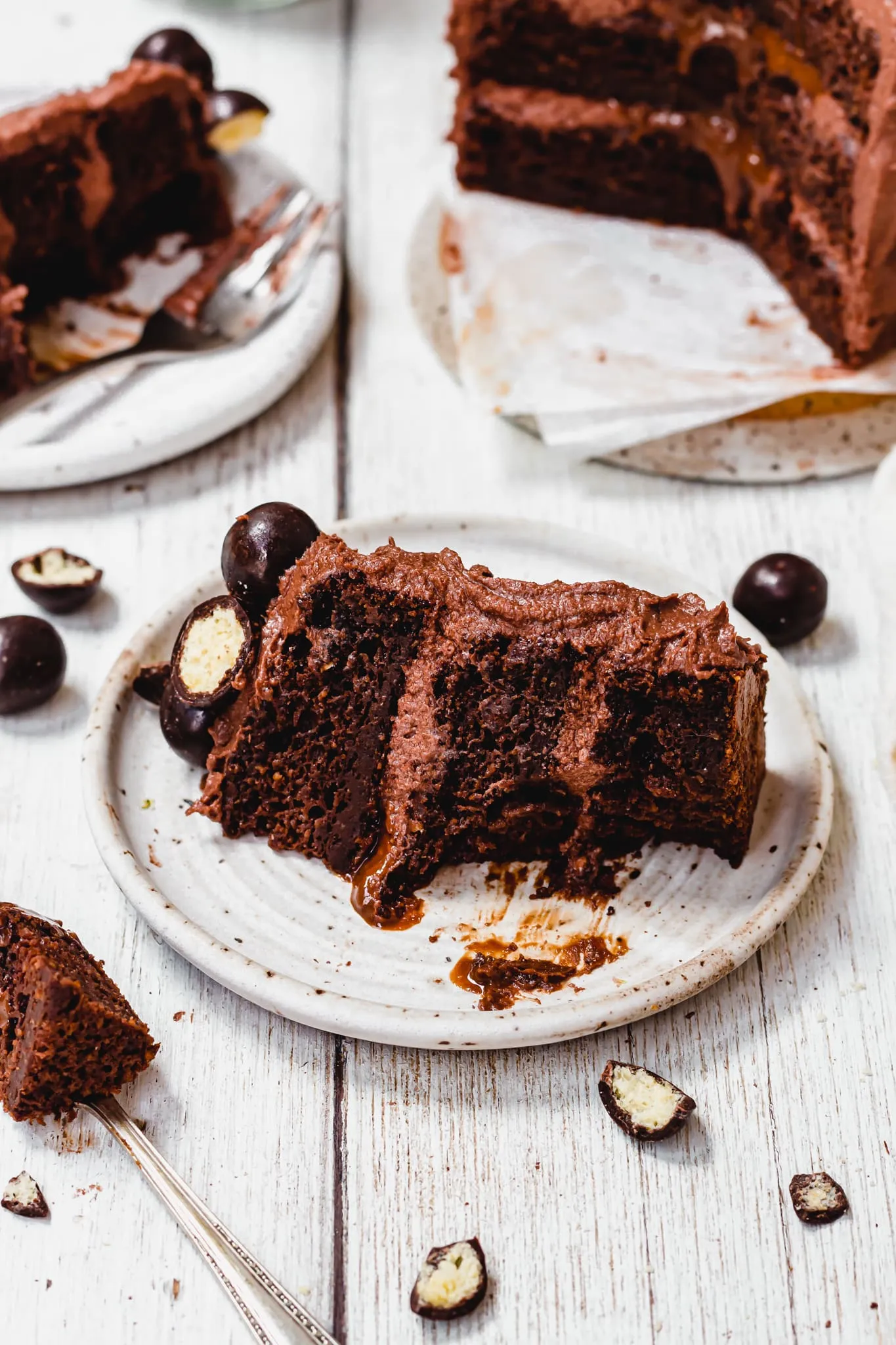 Essen eines Stücks Mini Malteser Torte