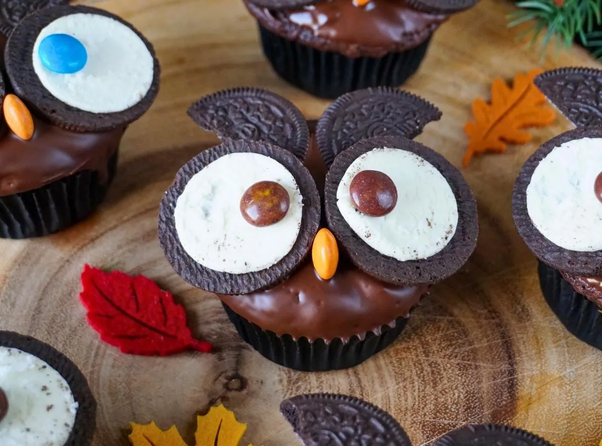 Eulen-Muffins mit Oreo-Keksen
