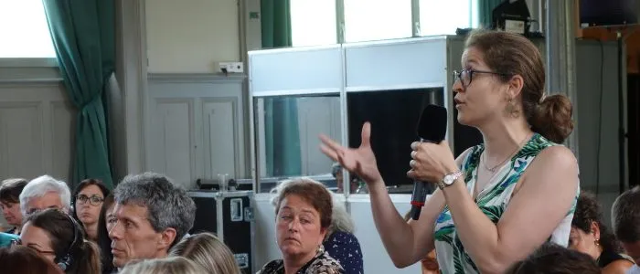 Expertenrunde erörtert die Herausforderungen der Bildung 2030 in einer Podiumsdiskussion