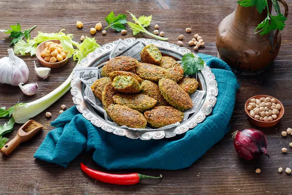 Falafel Masse mit frischen Zutaten