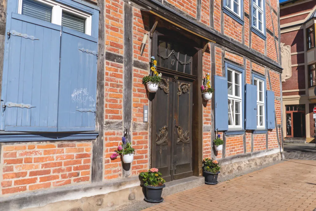 Fassade eines Hauses in der Münzstraße in Schwerin – ein architektonisches Detail