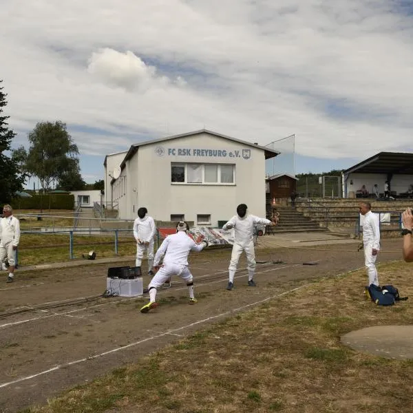 Fechten bei strahlendem Sonnenschein in Freyburg