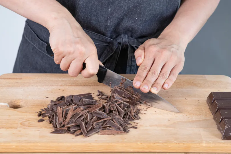 Fein gehackte Zartbitterschokolade