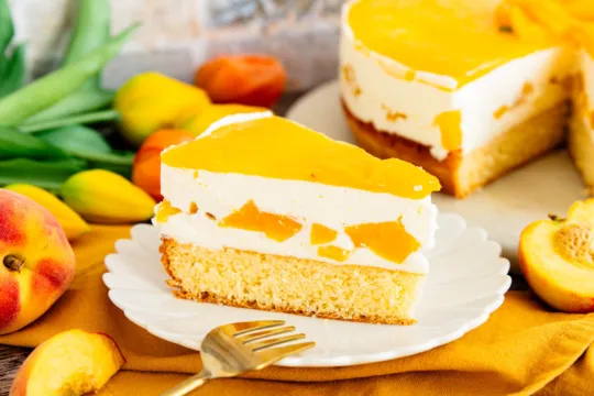 Fertige Pfirsich Joghurt Sahne Torte