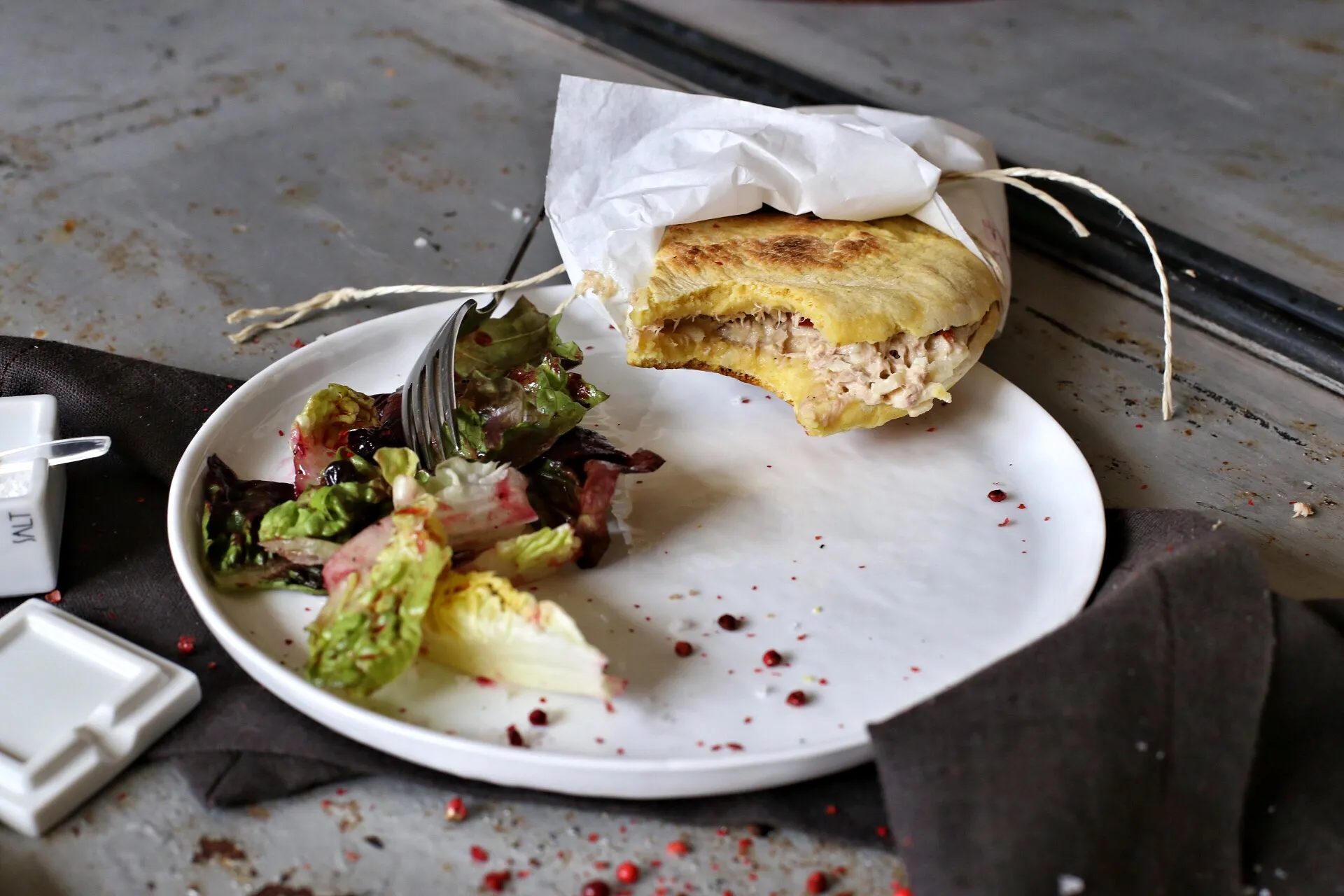 Fertige Thunfisch-Piadina servierbereit