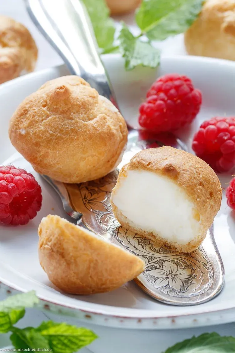 Fertige Windbeutel für die Torte- www.emmikochteinfach.de