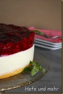 Festliche Rote Grütze Torte mit Beeren für den 17. Geburtstag