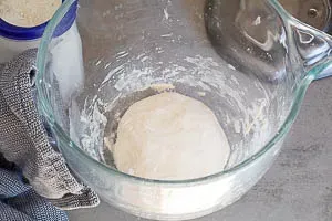 Flammkuchen Teig ruhen lassen