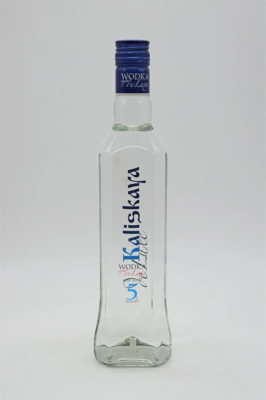 Flasche Kaliskaya Wodka Super Deluxe, fünffach destilliert, als Premium-Spirituose aus Deutschland