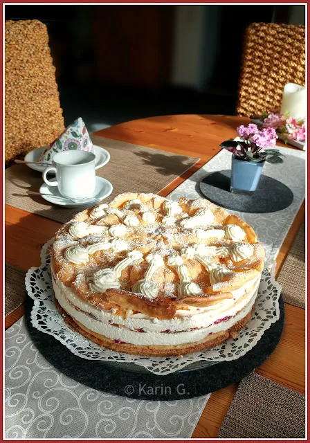 Flockensahne Torte mit Sahnetupfen