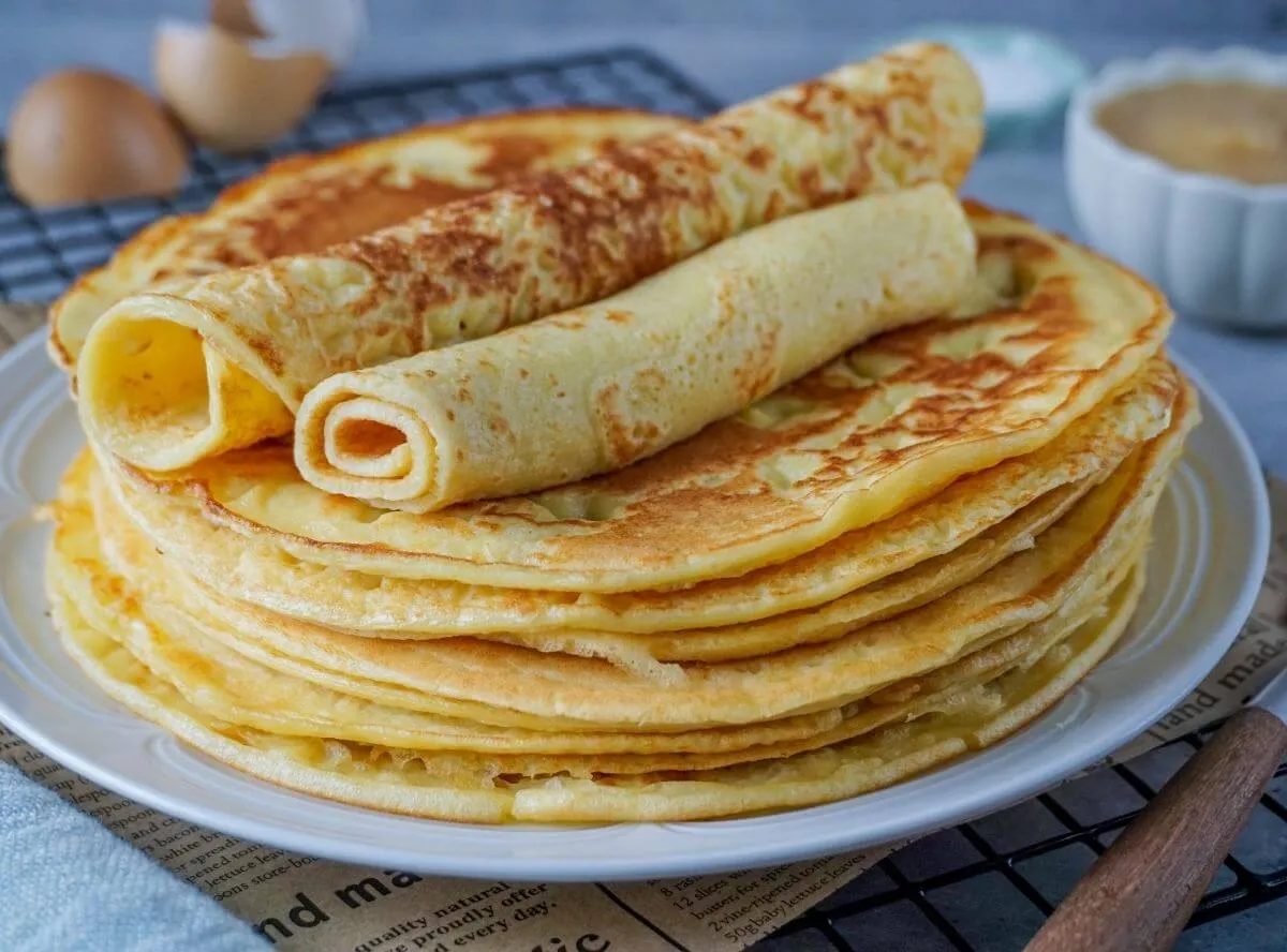 Fluffige Eierkuchen nach Omas DDR-Rezept, ein nostalgischer Genuss.