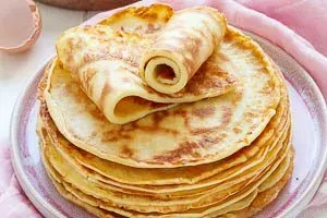 Fluffige Pfannkuchen warm oder kalt servieren