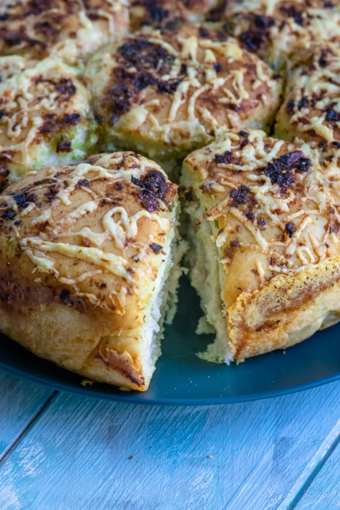 Fluffiges Knoblauchbrot als Grillbeilage