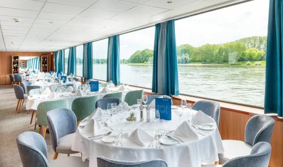 Fluss Rhein RHEIN SYMPHONIE RHEIN MELODIE Panorama Restaurant nicko cruises Schiffsreisen