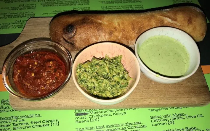 Focaccia und drei Dips bei Bar Shuka