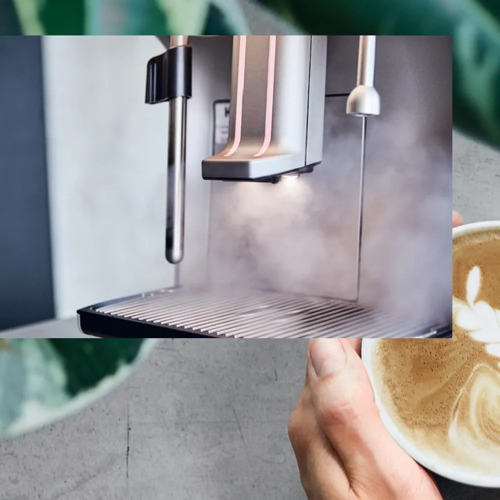 Fortschrittliches Milchsystem der Melitta XT6 mit Milchschaumpumpe für perfekte Cappuccinos und Latte Macchiatos