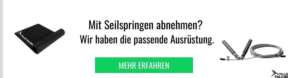 Frau springt Seil auf einer Trainingsmatte. Im Hintergrund ist eine urbane Umgebung zu sehen.