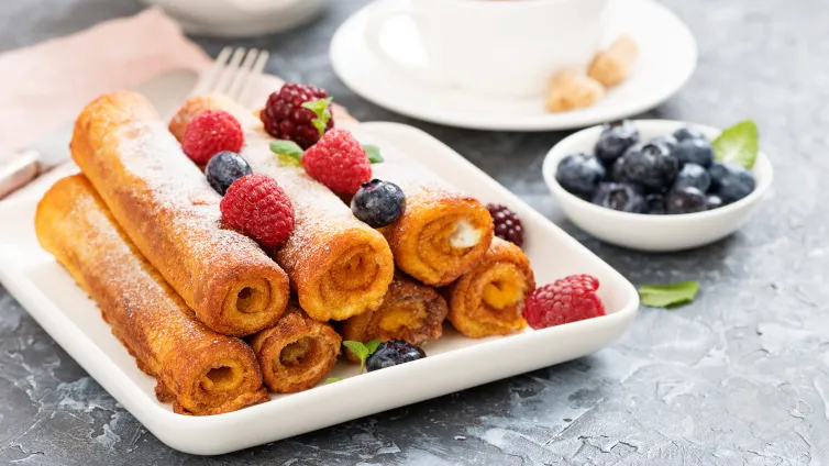 French Toast Rolls mit Beeren