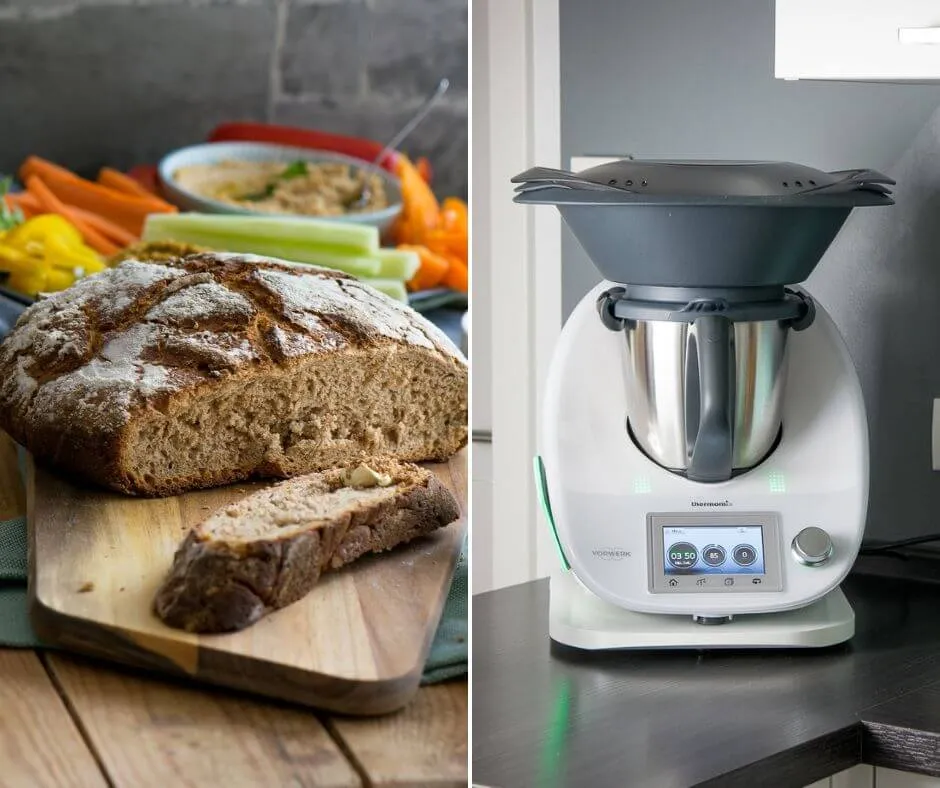 Frisch gebackenes Bauernbrot aus dem Thermomix mit krosser Kruste