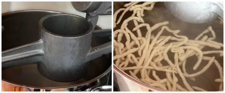 Frisch zubereitete Spätzle werden mit der Spätzlepresse direkt ins kochende Wasser gegeben