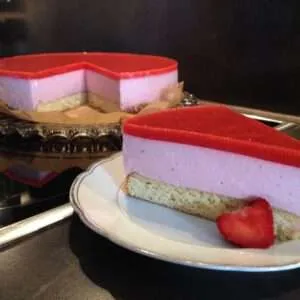 Frische Erdbeeren für eine Erdbeer Quark Sahne Torte