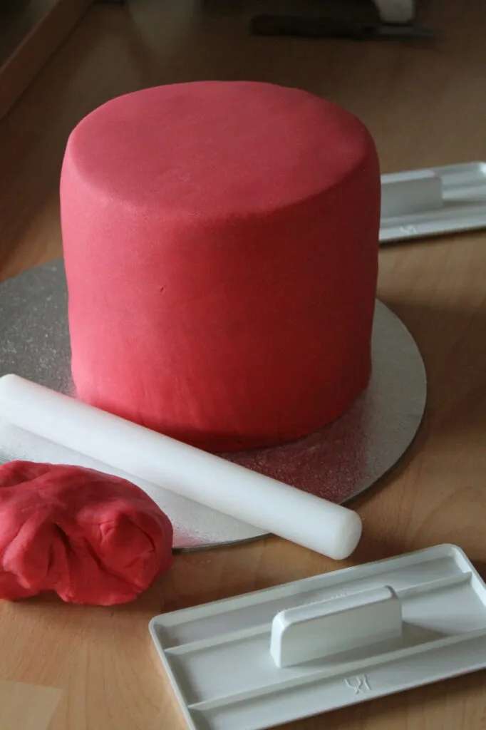 Frische Himbeer-Fruchteinlage mit Agar-Agar in der Tortenform