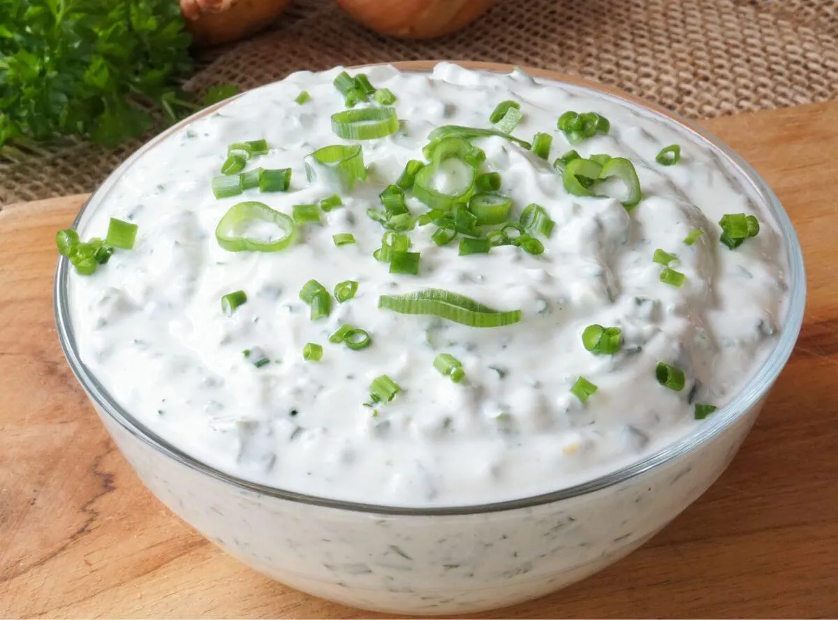 Frischer Kräuterquark mit Pellkartoffeln und Radieschen, ein leichtes Gericht