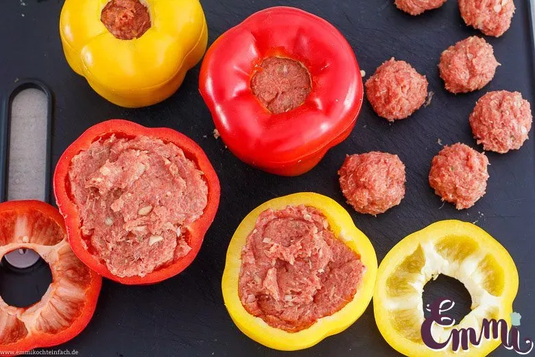 Frisches Hackfleisch für die Füllung