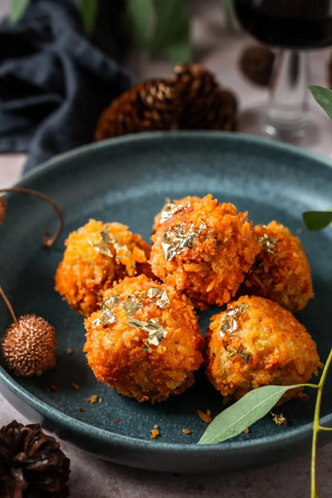 Frittierte Bitterballen vom Kalbsonglet-Ragout