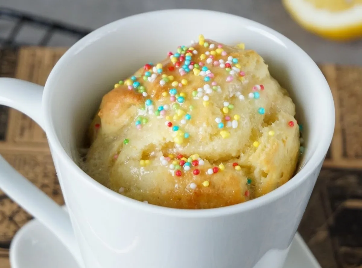 Fruchtiger Zitronen Tassenkuchen aus der Heißluftfritteuse