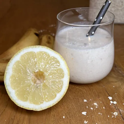 Frühstück im Glas: ballaststoffreich, sättigend und voller Vitamine, gesunder Fette und pflanzlichem Eiweiß für Arthrose Ernährung Rezepte.