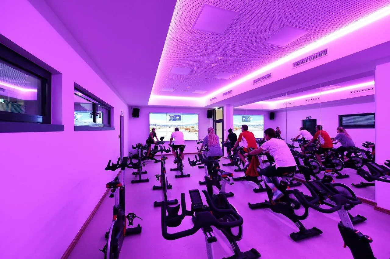 Funktioneller Trainingsbereich bei TucherFit mit vielfältigen Übungsmöglichkeiten