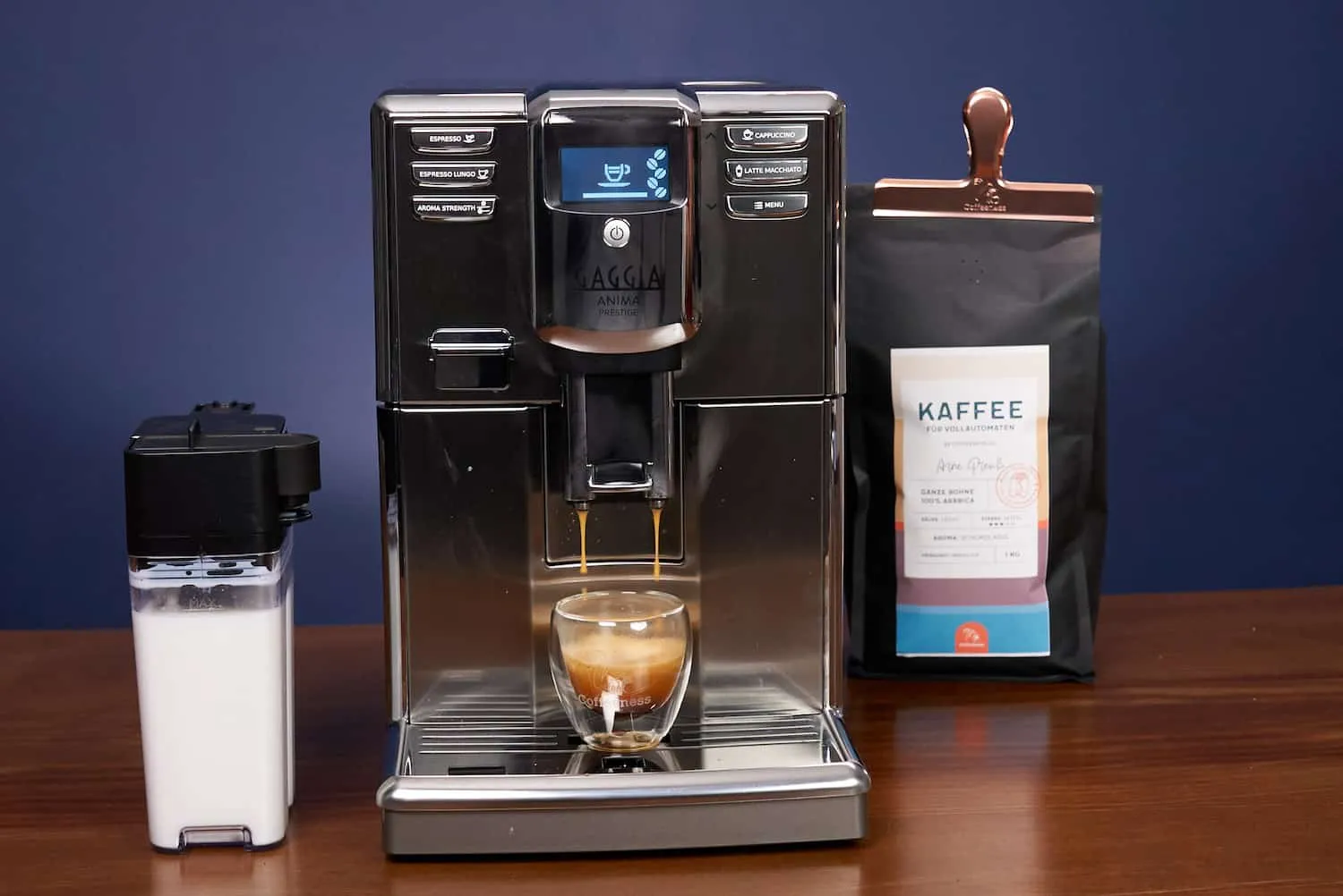 Gaggia Anima Prestige in der Frontansicht beim Espressobezug
