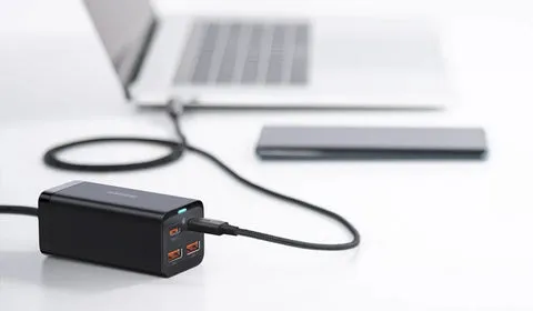 GaN-Desktop-Ladegerät mit mehreren Anschlüssen