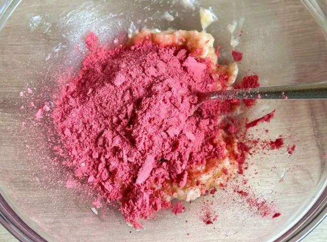 Geburtstagskuchen ohne Zucker mit Mascarpone und Erdbeeren