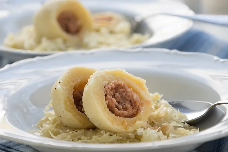 Gefillde, gefüllte Kartoffelklöße mit Leberwurstkern